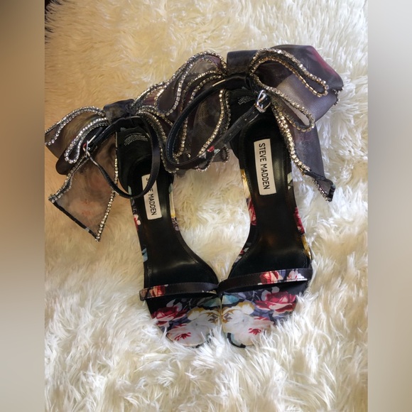 Steve Madden Black w/ Floral Accents and Bow NWOT size 6.5 Benni-R Satin Sandals - Picture 4 of 16
